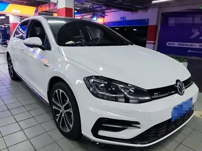 Volkswagen Golf 2020, 7500 км, за 75000 CNY