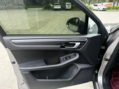 Porsche Macan 2017, 102000 км, за 99800 CNY