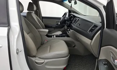 Kia Canival 2016, 131453 км, за 8500000 KRW - фото 11
