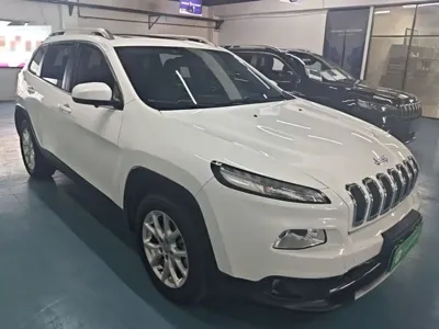 Jeep Cherokee 2018, 70200 км, за 41100 CNY