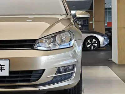 Volkswagen Golf 2016, 147000 км, за 37800 CNY