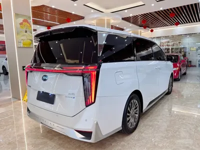 GAC Motor Trumpchi M8 2022, 30000 км, за 208800 CNY