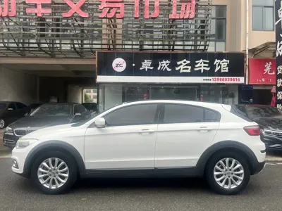 Qoros Qoros 3 2016, 73000 км, за 23800 CNY
