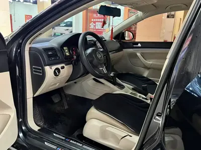 Volkswagen Sagitar 2011, 97000 км, за 15000 CNY