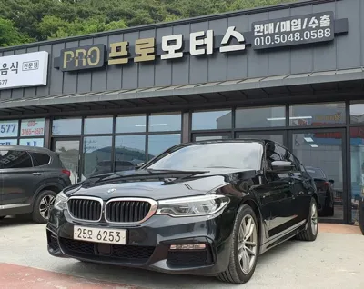 BMW 5-Series · 2017 год