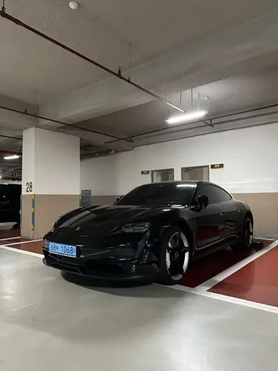 Porsche Taycan · 2024 год