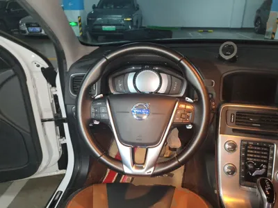 Volvo V60 2017, 77600 км, за 99828.18 CNY - фото 7