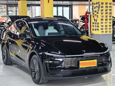 Tesla Model Y 2025, 25000 км, за 262800 CNY