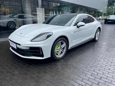 Porsche Panamera · 2025 год