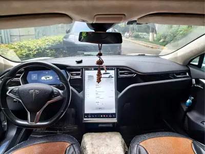 Tesla Model S 2017, 100000 км, за 103000 CNY