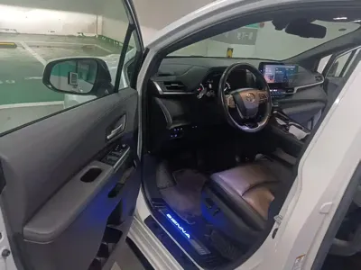 Toyota Sienna 2022, 51200 км, за 233800 CNY - фото 7