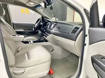Kia Canival 2015, 256861 км, за 5500000 KRW - фото 16