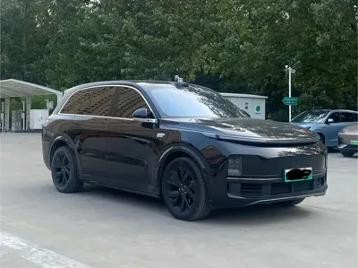 Li Auto Li L8 2022, 65000 км, за 217800 CNY