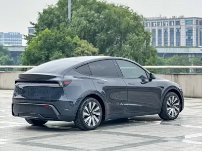 Tesla Model Y 2025, 23000 км, за 253800 CNY - фото 15