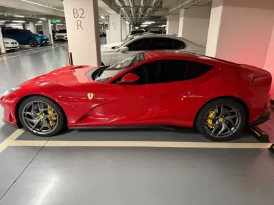 Ferrari 812 2018, 22500 км, за 350000000 KRW