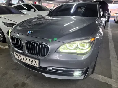 BMW 7-Series · 2015 год