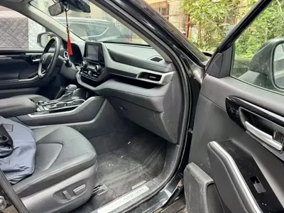 Toyota Highlander 2024, 20000 км, за 174800 CNY - фото 3
