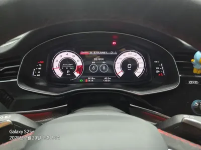 Audi RSQ8 2025, 15000 км, за 156670000 KRW - фото 12