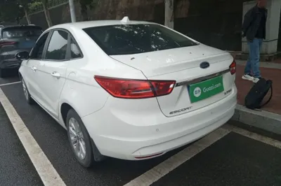 Ford Escort 2017, 89200 км, за 37082.92 CNY - фото 5