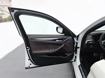 BMW 5 Series 2020, 125600 км, за 132800 CNY - фото 8