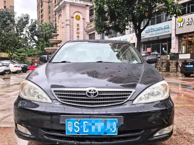 Toyota Camry · 2004 год