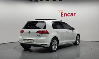 Volkswagen Golf 2016, 121120 км, за 9500000 KRW