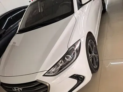 Hyundai Elantra · 2018 год