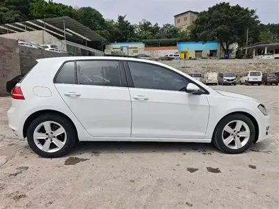 Volkswagen Golf 2016, 60000 км, за 35800 CNY