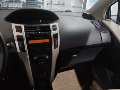 Toyota Yaris 2013, 55000 км, за 21200 CNY - фото 13