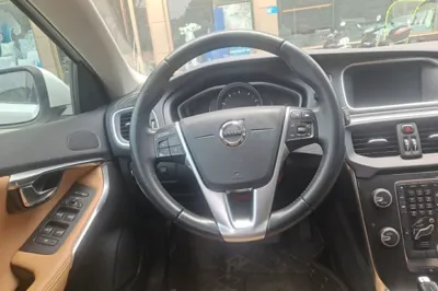Volvo V40 2017, 92000 км, за 45021.43 CNY - фото 11