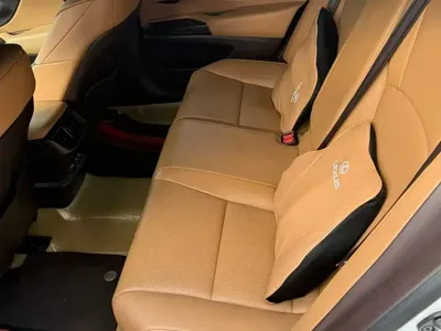 Lexus ES 2020, 80000 км, за 179000 CNY