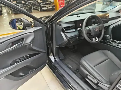 Toyota Camry 2026, 2700 км, за 122800 CNY - фото 7