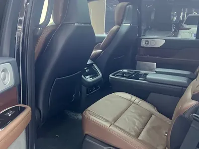 Lincoln Navigator 2022, 32000 км, за 578000 CNY - фото 7