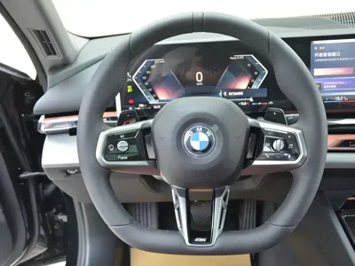 BMW 5 Series 2026, 100 км, за 330000 CNY - фото 14