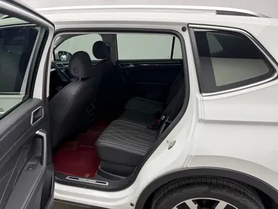 Volkswagen Tiguan L 2023, 18100 км, за 125800 CNY - фото 16
