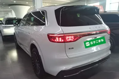 Hima AITO M8 2025, 16400 км, за 339576.37 CNY