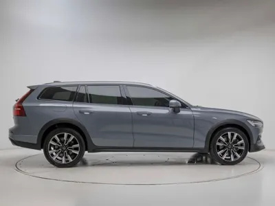 Volvo V60 2022, 36792 км, за 36000000 KRW