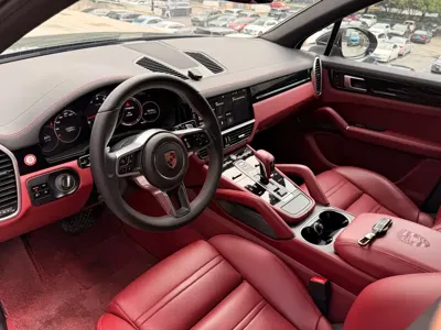 Porsche Cayenne 2018, 80000 км, за 268000 CNY