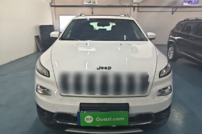 Jeep Cherokee 2017, 70200 км, за 52419.14 CNY