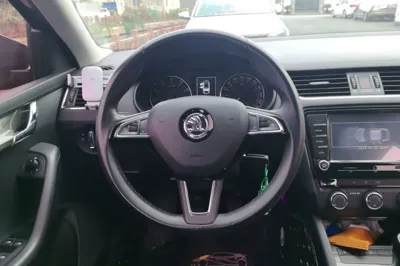 Skoda Octavia 2017, 69900 км, за 33146.9 CNY - фото 10