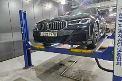 BMW 5-Series · 2021 год