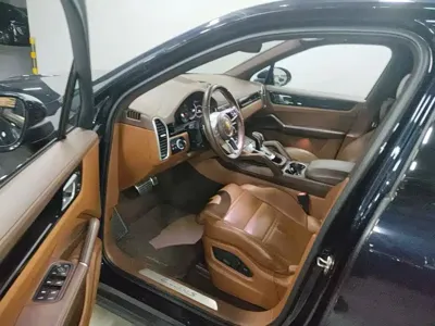 Porsche Cayenne 2022, 89000 км, за 458800 CNY