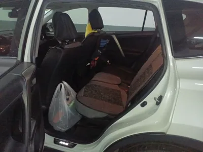 Toyota RAV4 2015, 97900 км, за 66490.76 CNY - фото 14