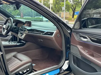 BMW 7 Series 2021, 100000 км, за 278800 CNY - фото 8