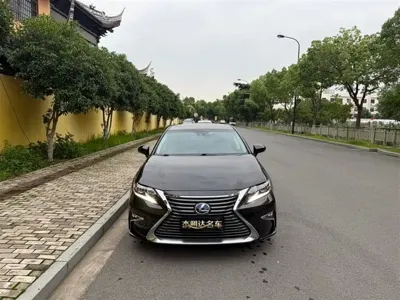 Lexus ES · 2017 год