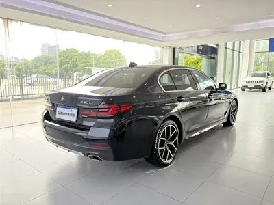 BMW 5 Series 2022, 180000 км, за 175799 CNY - фото 4