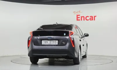 Toyota Prius 2017, 62333 км, за 17300000 KRW