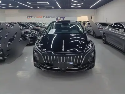 Hongqi Hongqi E-QM5 2024, 11900 км, за 79800 CNY