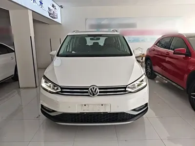 Volkswagen Touran 2018, 82400 км, за 71900 CNY