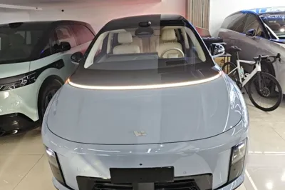 Li Auto Li Auto i8 2025, 7700 км, за 322801.57 CNY